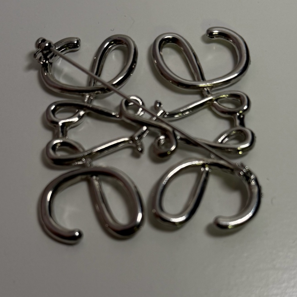 Silver Brooch with Elegant Design